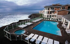 Piscine couverte, piscine extérieure