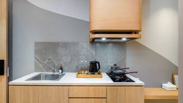 Stovetop, dishwasher, griddle, cookware/dishes/utensils