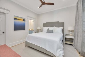 2 slaapkamers, een strijkplank/strijkijzer, gratis wifi, beddengoed