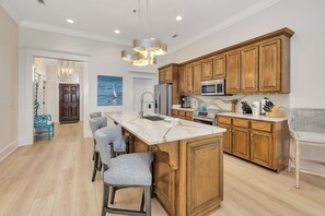 Fridge, microwave, oven, stovetop - Great for Small families. Oceanfront Condominium Community.Oceanfront Pool! (Saint Simons Island)