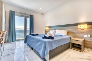 1 bedroom, iron/ironing board, Internet, bed sheets - Stylish 1-Bedroom Studio Bay Square 3 (St. Paul's Bay)