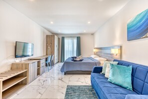 1 slaapkamer, een strijkplank/strijkijzer, wifi, beddengoed