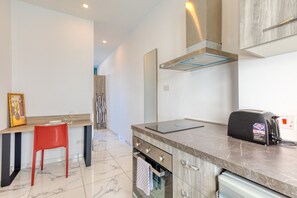 Fridge, stovetop, toaster