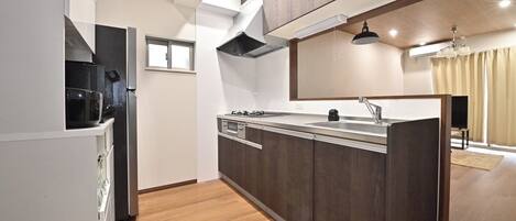 Fridge, microwave, stovetop, cookware/dishes/utensils