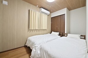 2 bedrooms, desk, free WiFi, bed sheets