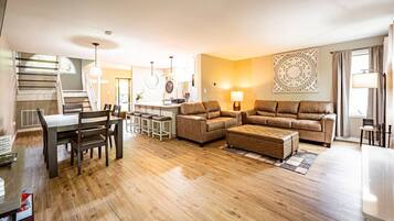 Televisión y chimenea