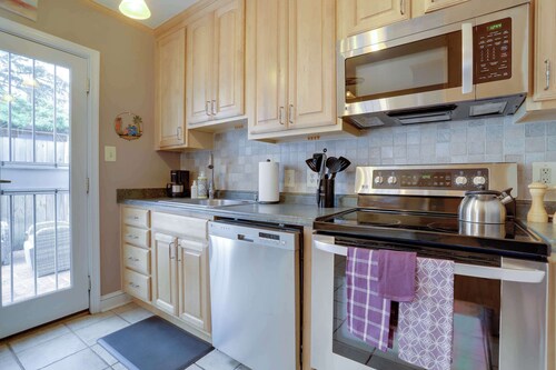 Sojourn Only 8 Blocks to Capitol with Private Patios