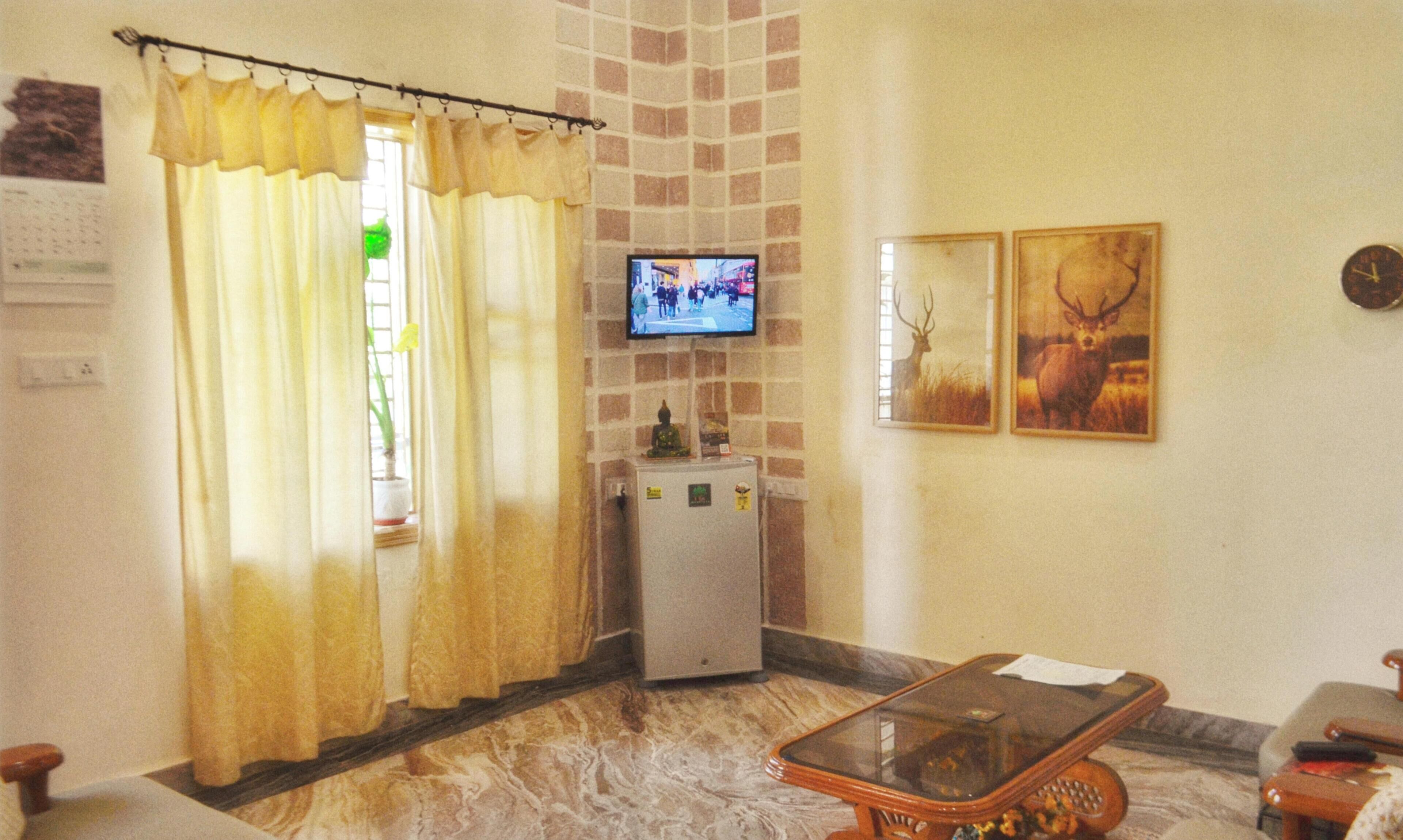 15 Minutes To The Harkipauri! Manstays 3 Bedroom Condo With Balcony & Parking! - 赫爾德瓦爾