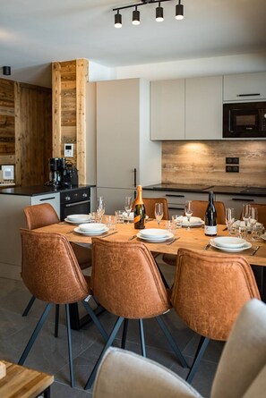 Fridge, oven, dishwasher, toaster