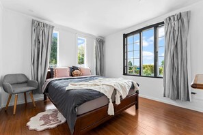 4 bedrooms, WiFi, bed sheets