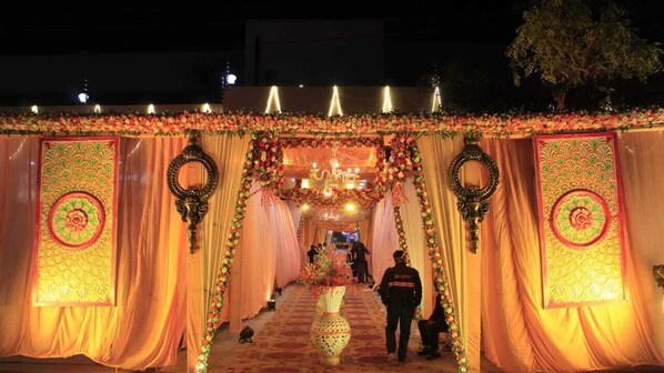 المنشأة من الخارج