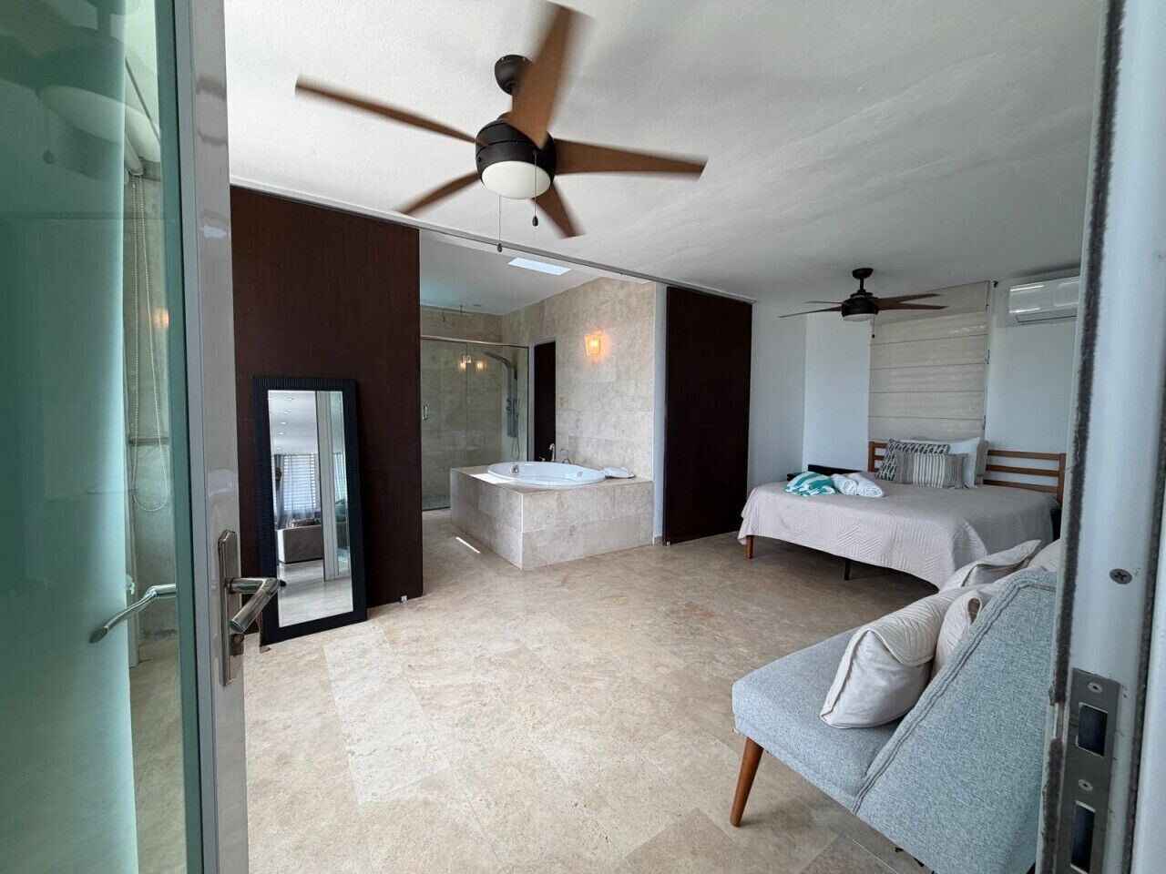 3 bedrooms, desk, travel cot, free WiFi