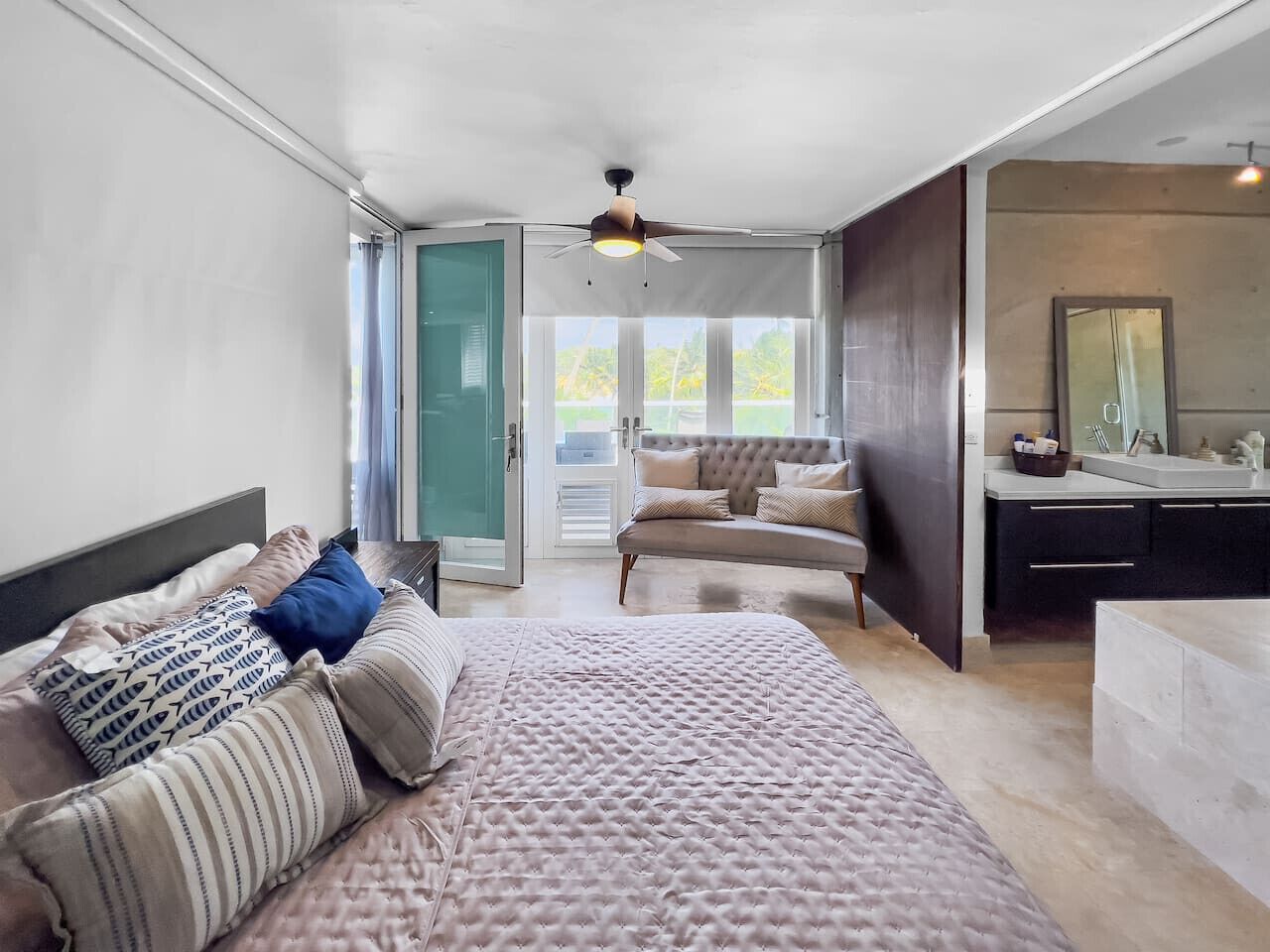 3 makuuhuonetta, työpöytä, vauvan matkasänky, ilmainen Wi-Fi