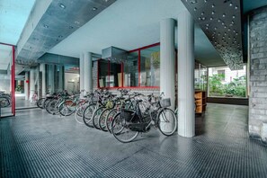 Property grounds - Cozy 45 sqm studio apartment, able to accommodate up to 4 people, located on the seventh floor of a building with a lift (NOT suitable for disabled people - several steps to access it).The property is located in a semi-central area, full of services and  (Torino)