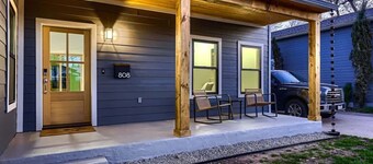 Historic Remodeled Bungalow-Walk to Everything GT