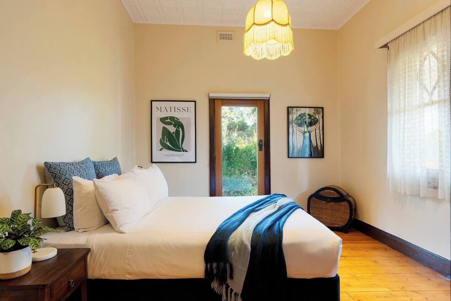 4 bedrooms, iron/ironing board, WiFi