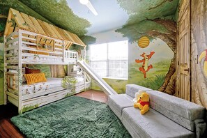 3 bedrooms, desk, iron/ironing board, travel crib