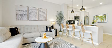 Smart-TV, Tischfußball, Tischtennisplatte, Bücher