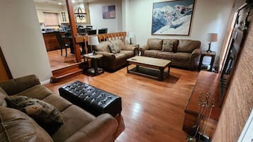 Televisie en een open haard