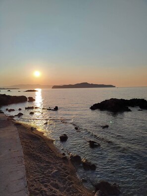 Apartment, 3 Bedrooms, Balcony, Garden View | Beach