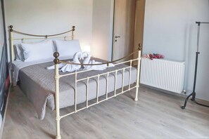 Room - Tzei House - 5min Drive to Beach (Chania)