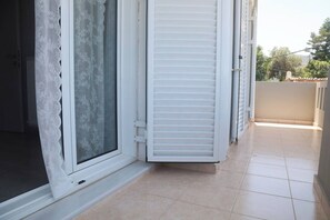 Apartment, 3 Bedrooms, Balcony, Garden View | Exterior detail