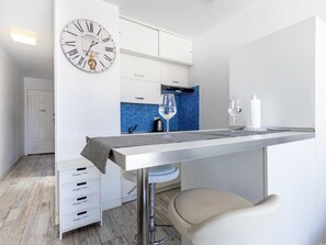 Fridge, microwave, oven, coffee/tea maker