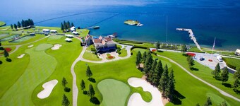 Rockford Bay Bliss – Pet-Friendly Home w/ Lake View, Fire Pit, Deck, BBQ, Near Marina & Shooters Bar