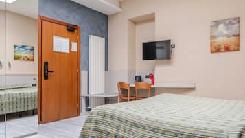 1 chambre, espace de travail pour ordinateur portable, draps fournis