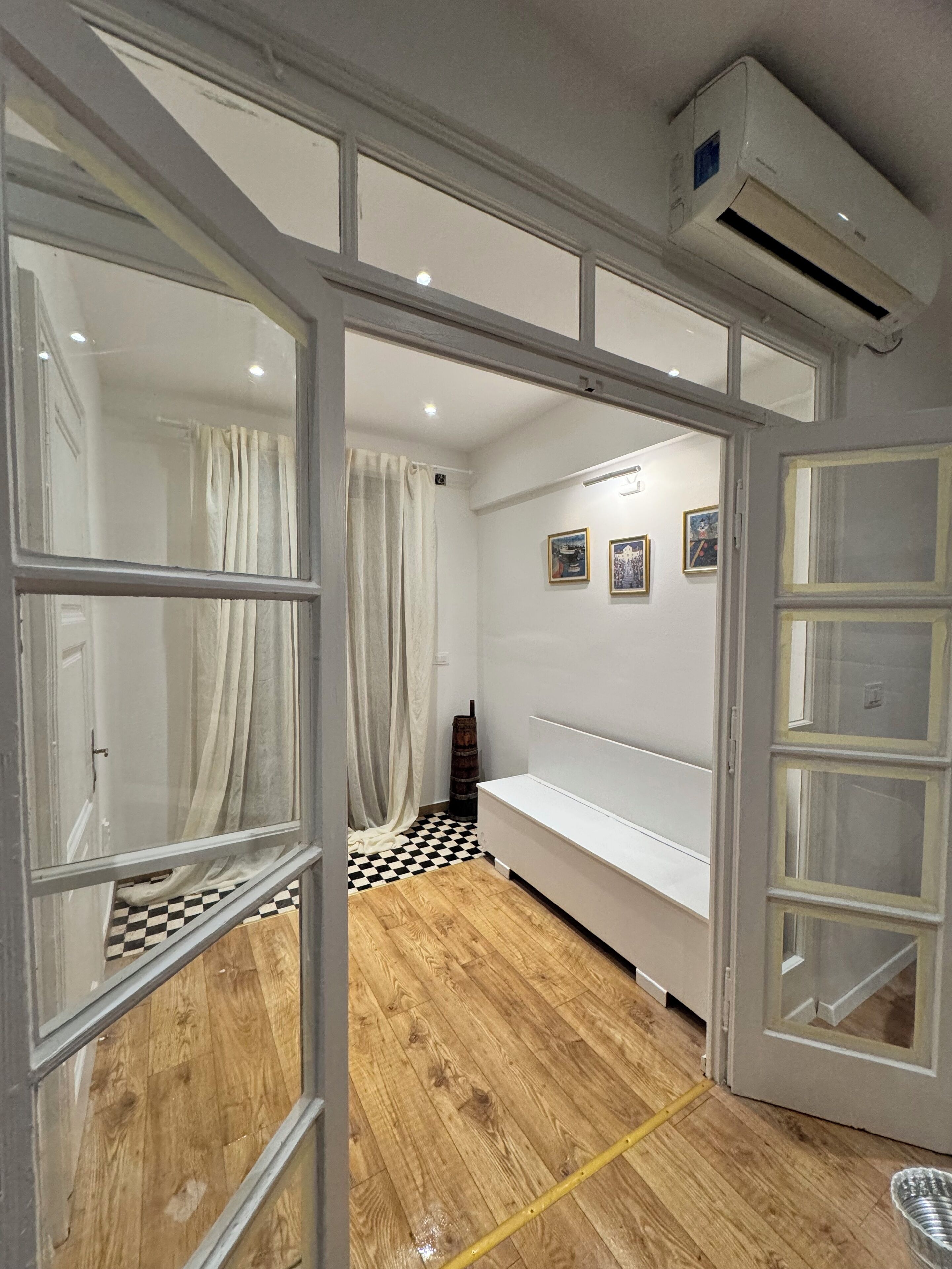 舒适公寓, 城市景观 | 起居区 | 55-厘米纯平电视 （配备数码频道）、打印机