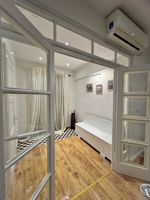 Comfort Apartment, City View | Living area | 55-cm flat-screen TV with digital channels, printers - Mia's Wonderland (Dubrovnik)