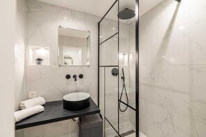 Apartment | Bathroom