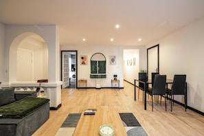 2 bedrooms, bed sheets