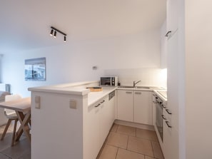 Apartment | Private kitchen - Apartment Near Albert Beach With Terrace (Knokke-Heist)