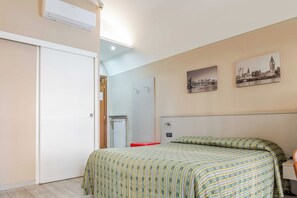 House | 1 bedroom, laptop workspace, bed sheets