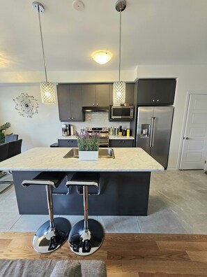 冰箱、微波炉、烤箱、炉灶