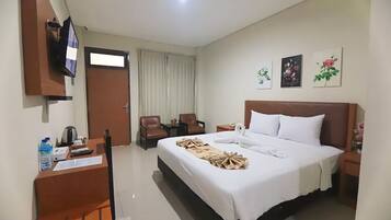 Comfort Room | Meja, ruang kerja komputer riba, Wi-fi percuma