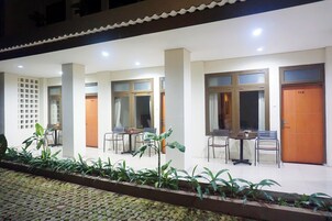 Deluxe Double Room, Garden View | Terrace/patio