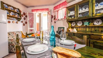 Standard Apartment, 2 Bedrooms, Balcony (Residence 4 Colonne) | Dining