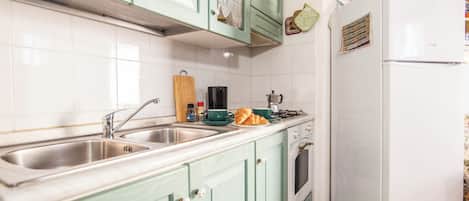 Standard Apartment, 2 Bedrooms (Residence 4 Colonne) | Private kitchen | Fridge, oven, stovetop, coffee/tea maker