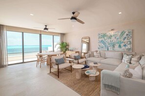 TV, offices - Artila Isla Mujeres: Charming Apartment with Terrace Overlooking the Caribbean (Isla Mujeres)