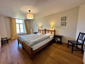 5 Schlafzimmer, Bügeleisen/Bügelbrett, Internetzugang