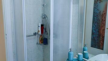 Appartamento Comfort, balcone, vista mare parziale | Bagno