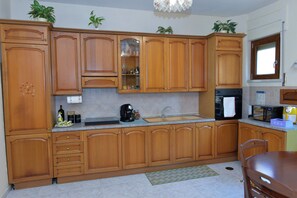 Comfort Apartment, Balcony, Partial Sea View | Private kitchen