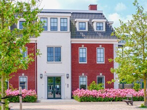 Exterior - Large ground-floor apartment with garden (Colijnsplaat)