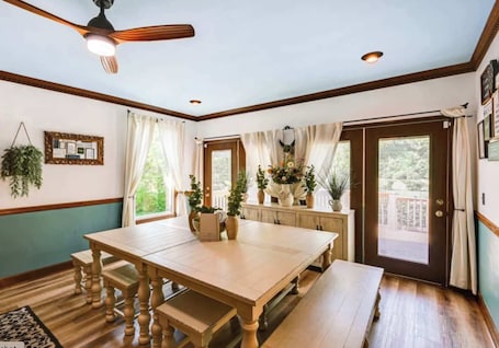 Dining. Creekside Retreat Near Nashville & Fontanel