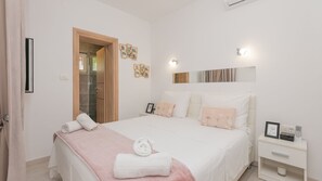 3 bedrooms, iron/ironing board, free WiFi, bed sheets - Villa Ivandvor in Split by Villas Guide (Radošic)
