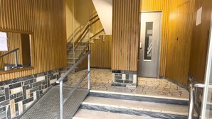 A staircase with metal railings, wooden paneling, and a mix of stone and marble flooring. - Casa Nina Seconda - Sanremo (Sanremo)