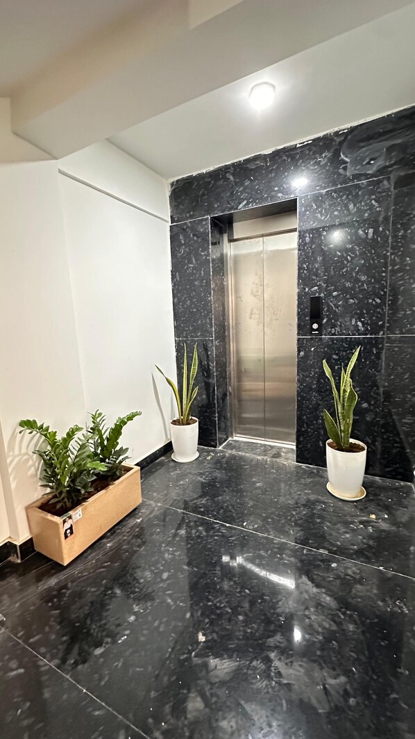 Living area - Innzoy Hotels - DLF Road (Hyderabad)