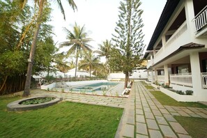 المنشأة من الخارج